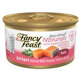 Fancy Feast Gourmet Naturals chaton pâté saumon Alaska, texture onctueuse adaptée à l'alimentation quotidienne.