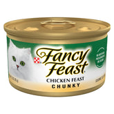 Fancy Feast : morceaux de poulet dans paté soyeux, texture appétissante.