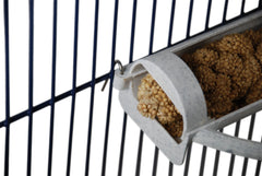 FeatherSmart Porte-millet horizontal utilisé pour œuf et légumes, polyvalence alimentaire.