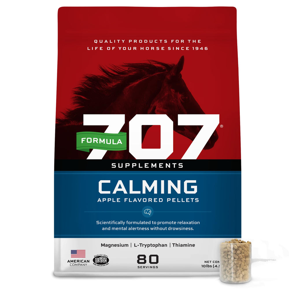Formula 707 calment cheval, bouteille visible, détente potentielle avant l'entraînement.