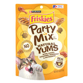 Friskies Party Mix Natural Yums avec poulet réel, bouchées savoureuses pour chat.