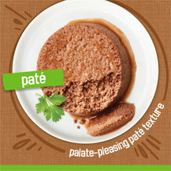 Purina Friskies, assiette chat avec pâté lisse et appétissant.