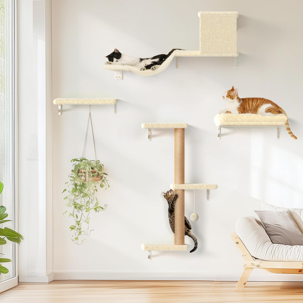 Étagères murales FUKUMARU pour chats en bois beige, stabilité assurée.
