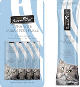 Fussie Cat Purée de thon, tube ouvert, texture crémeuse prête à servir.