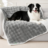 Couverture FWERDG pour chien gris, douceur et imperméabilité sur canapé et lit.