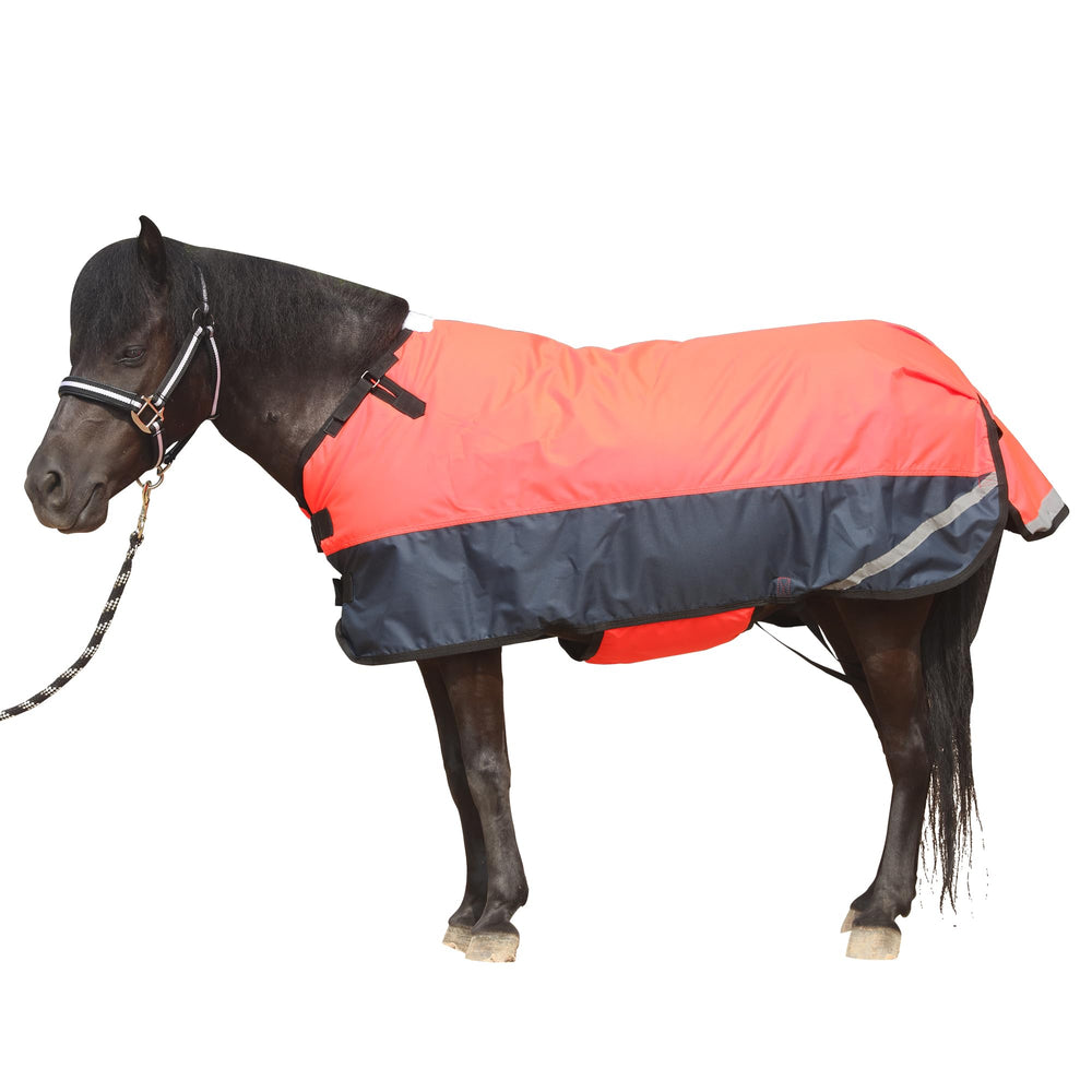 Couverture Gallopoff pour poulain montrant protection imperméable et chaude.