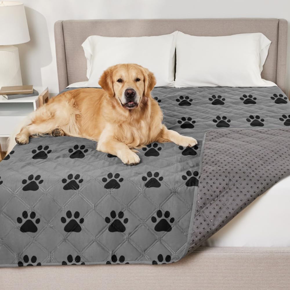 Couverture Gorilla Grip imperméable pour chien sur canapé gris patte, protection durable.