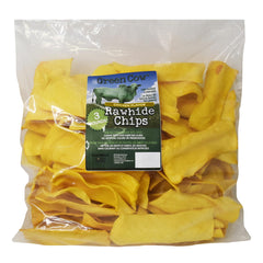 GreenCow Rawhide Chips poulet, chien en action, session de mastication bénéfique.