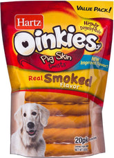 Hartz Oinkies Twists en peau de porc fumée, emballage visible pour l’activité de mastication.