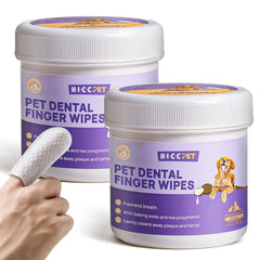 Lingettes dentaires HICC PET dans l'emballage, pratique pour démarrer une routine bucco-dentaire.