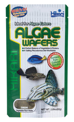 Biscuit algae tropical Hikari dans son emballage, pratique et facile à stocker.