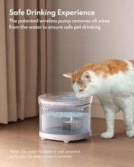 Réservoir 2 L semi-transparent HomeRunPet pour surveiller le niveau d'eau.