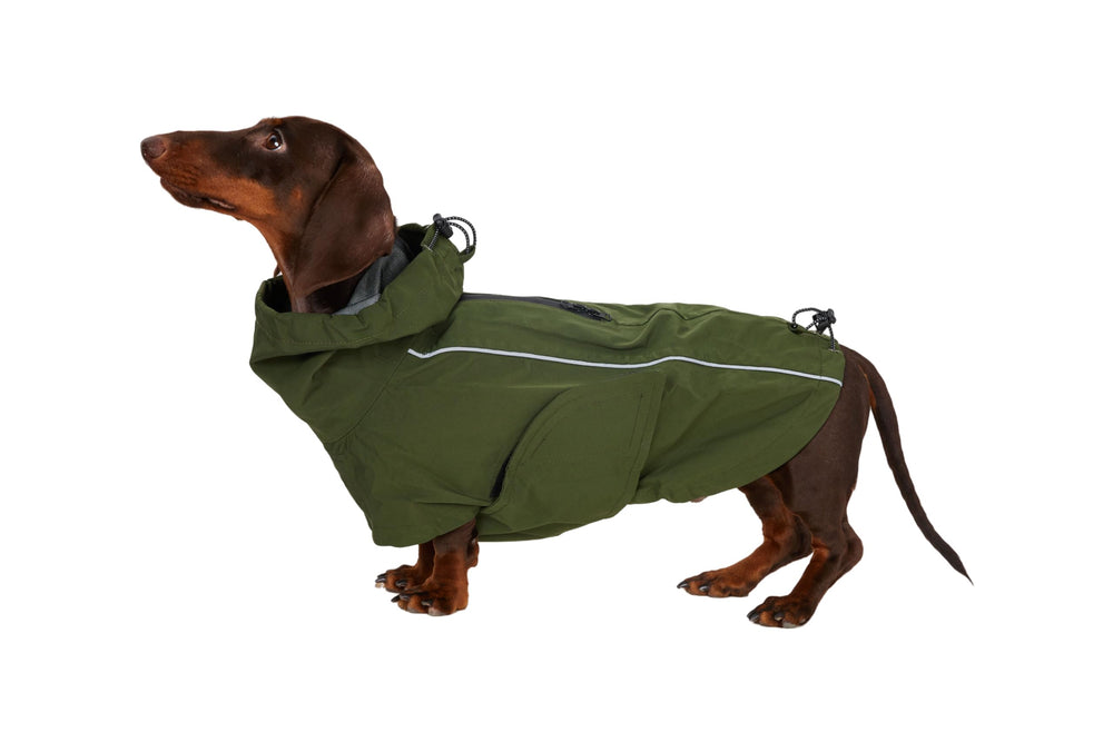 Cape de pluie HowlyWoof pour chien offrant une protection contre la pluie.