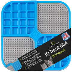 Hyper Pet IQ Treat Lick Mat chat en utilisation, favorise le calme et stimulation mentale.