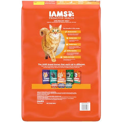 Bol de croquettes IAMS Proactive Health pour chat adulte intérieur.
