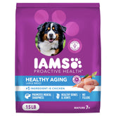 IAMS Proactive Health croquettes poulet pour grand chien mature, texture croquante et appétissante.