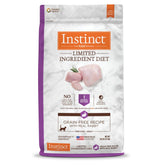 Instinct – emballage d'une croquettes au lapin pour chat, présentation soignée.