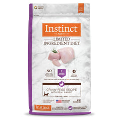 Instinct – emballage d'une croquettes au lapin pour chat, présentation soignée.