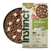 Instinct RawBoost croquettes agneau et avoine, texture croustillante pour une alimentation équilibrée.