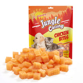 Friandises Jungle Calling au poulet dans leur emballage pratique pour chien et chat.
