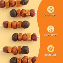 Mastication longue: chien mord un kabob Jungle Calling, moment de distraction agréable.