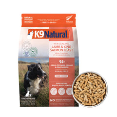 K9 Natural agneau et saumon lyophilisés — emballage pratique et refermable.
