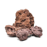 Roches KINGRUI de lave rouge utilisées comme base d'aquarium pour un décor naturel.
