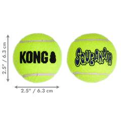 Balle durable KONG SqueakAir conçue pour sessions extérieures prolongées