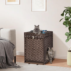 Étagère et rangement supérieurs pratiques pour accessoires et produits du quotidien.