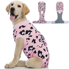 Kuoser combinaison recuperation chien rose leopard vue avant protège les plaies et favorise le repos.