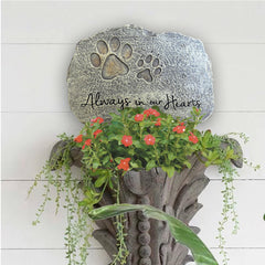 Pierre mémorial chien Lily's Home gravée, présent durable pour jardin ou porte.
