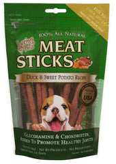 Bâtonnet Loving Pets au canard et patate douce, en-cas pratique pour chiens actifs.