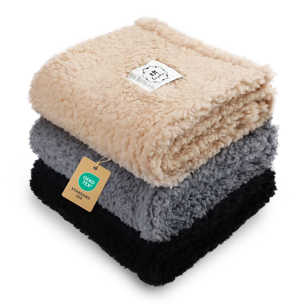 Luciphia couverture animale peluche beige offrant un confort doux pour chiens et chats.