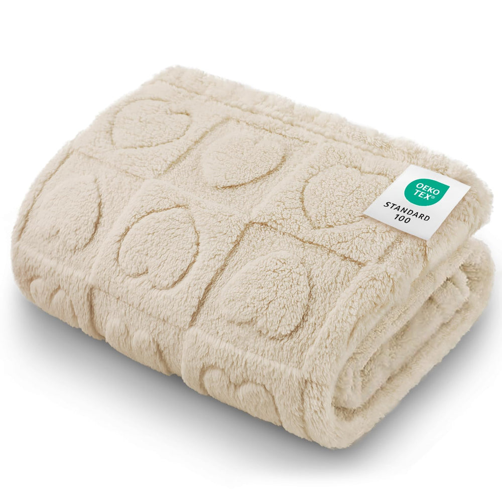 Luciphia texture velours coral double-face; douceur idéale pour chien et câlins.