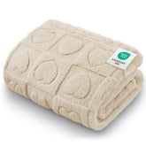 Luciphia texture velours coral double-face; douceur idéale pour chien et câlins.