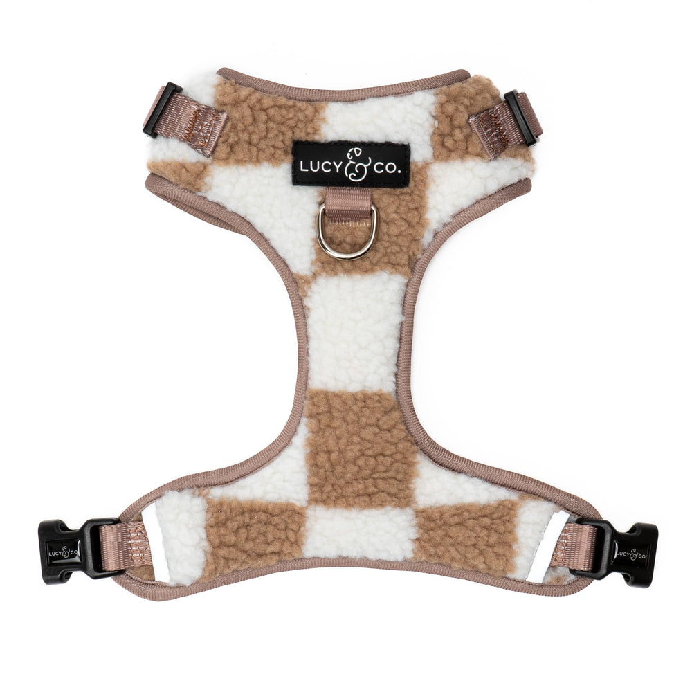 Harnais Lucy et Co anti tirage damier blanc beige en action pour marche fluide.