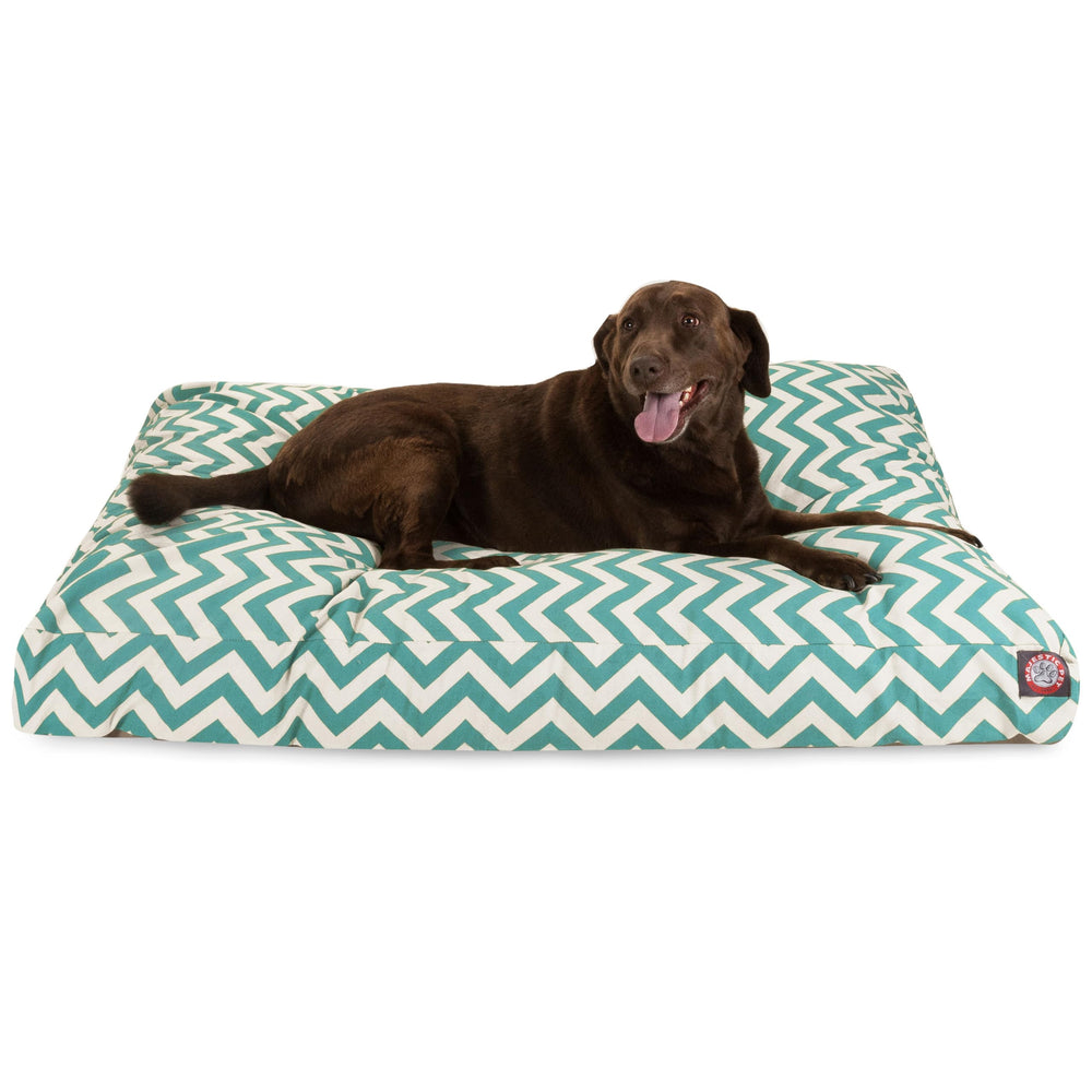 Lit rectangle Chevron Teal de Majestic Pet, confort moelleux pour les siestes quotidiennes du chien.