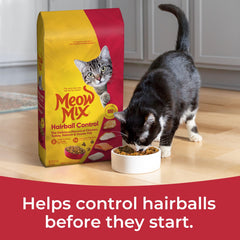 Meow Mix Saveurs poulet-dinde-saumon: croquettes attrayantes pour chats.