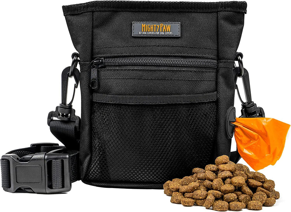 Sac Mighty Paw avec clip magnetique avant pour accès rapide aux friandises.