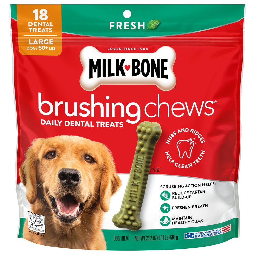 Milk-Bone Brushing Chews – paquet grand et chien mâchant, haleine plus fraîche possible.