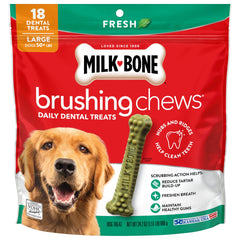 Milk-Bone Brushing Chews – paquet grand et chien mâchant, haleine plus fraîche possible.