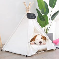 Vue de l’ensemble Mooipet Tepee avec accessoires inclus et mode montage.