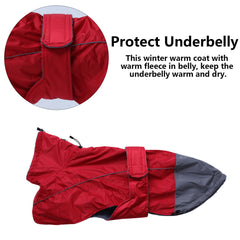 Sangles réglables et sangles frontales pour un ajustement sûr du manteau.