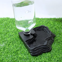 Le MRTIOO distributeur-eau-automatique assure une hydratation continue pour vos reptiles.