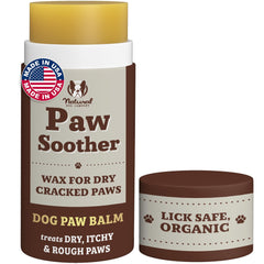 Natural Dog Company Paw Soother Balm sur patte sèche, apaise et répare après promenade.