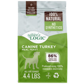 Croquettes Nature's Logic pour chien dinde moulue dans bol, protéines de haute qualité.