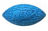 Nerf Dog Ballon-football tire-siffle bleu, parfait pour rapporter le jouet actif.