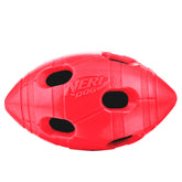 Nerf Dog Football en caoutchouc rouge – extérieur brillant, haute visibilité.