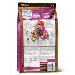 Now Fresh proteines multiples dinde saumon canard : melange appetissant et digestible pour les chats.