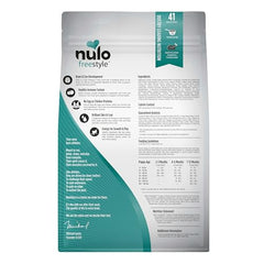 Nulo Freestyle chiot croquettes en gros plan, texture appétente.